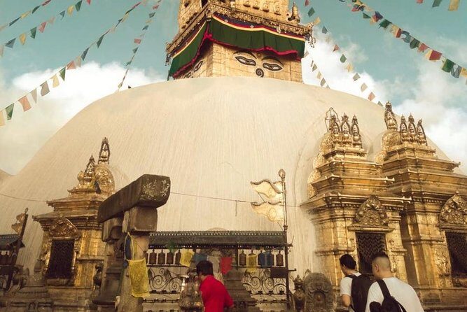 Private Guided Tour in Swayambhunath Stupa - Exploring Swayambhunath: What You’ll See