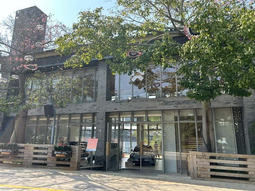 Shenzhen: DJI Flagship Store, Huaqiangbei & Lianhua Tour - Huaqiangbei: The Electronics Market Wonderland