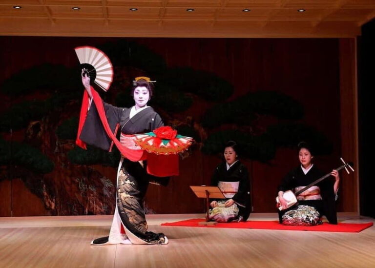 Tokyo: Private Tour and Traditional Performance with Dinner - The Guided Walking Tour: Setting the Scene