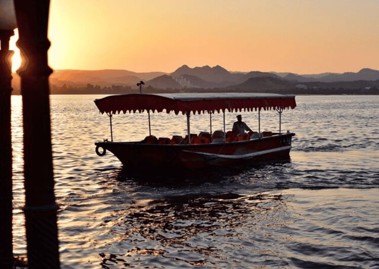 Udaipur: Guided Walking Tour of Ghats with Boat Ride - The Boat Ride: A Majestic Perspective of Udaipur