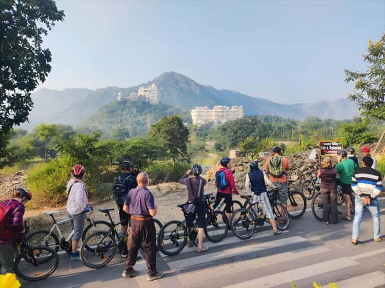 Udaipur: Private Lake Loop Bicycle Tour with Refreshments - The Value in This Experience