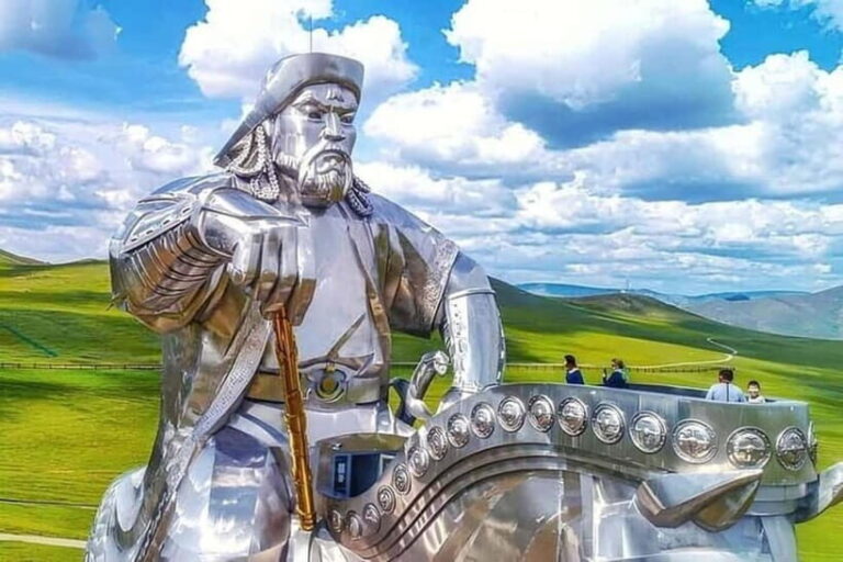 Ulaanbaatar: Chinggis Khaan Statue and Turtle Rock Day Tour - The Itinerary: A Deep Dive