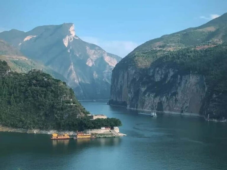 Yichang - Chongqing Yangtze Miracle Luxury 5D4N Cruise - The Experience: What to Expect
