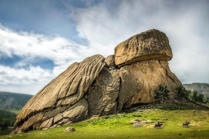 1 Day Chinggis Khaan Statue & Terelj National Park Private tour - Exploring the Chinggis Khaan Statue Complex