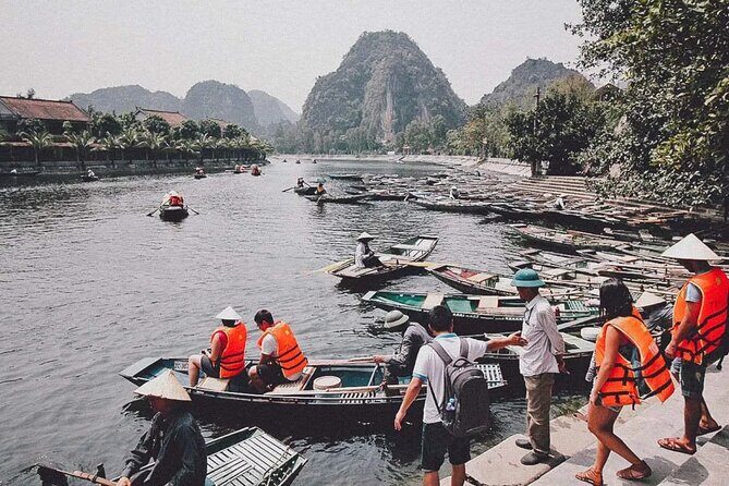 1 Day Luxury Tour to Ninh Binh: Hoa Lu Tam Coc Mua Cave Tour - Transportation & Group Size