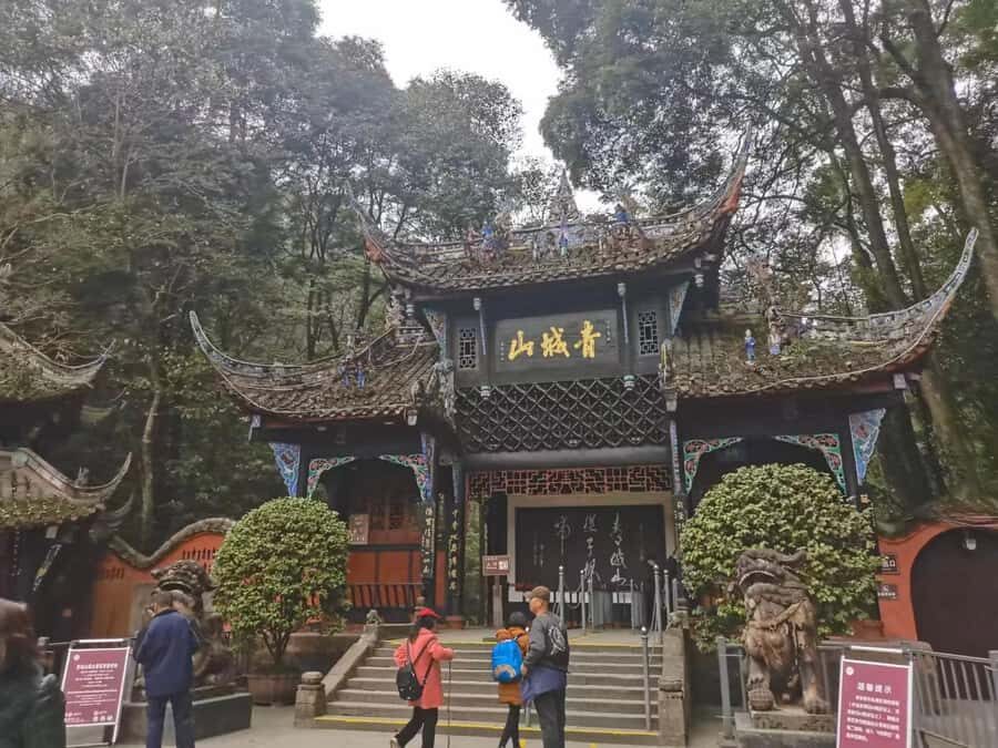 1-Day Mount Qingcheng and Dujiangyan Irrigation System Tour - Discovering Mount Qingcheng: A Spiritual and Scenic Retreat