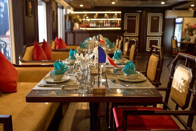 2-Day Explore the beauty of Bai Tu Long Bay on Signature Cruise - Detailed Breakdown of the Itinerary