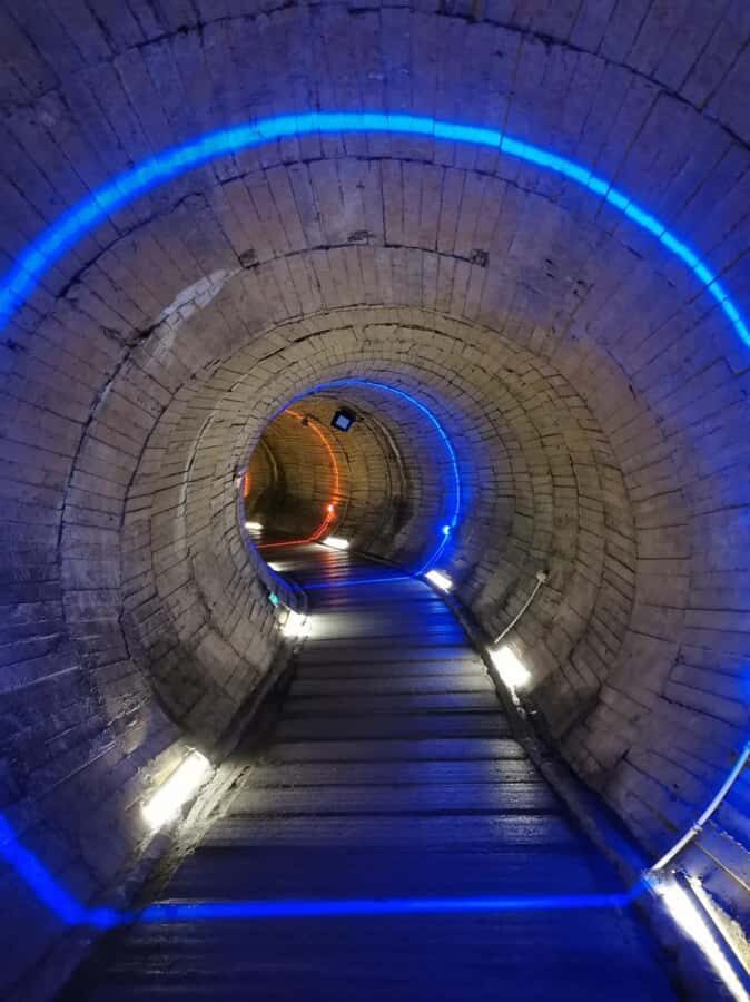2 Days Chongqing's Underground Wonders and Mountain Kingdoms - Exploring the Cold War Bunker: 816 Underground Nuclear Project