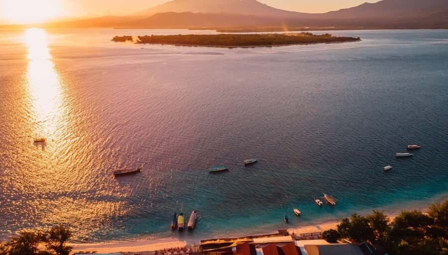 2D1N Snorkeling & Stay: Explore 3 Gili + Gili Trawangan - Transportation and Group Size