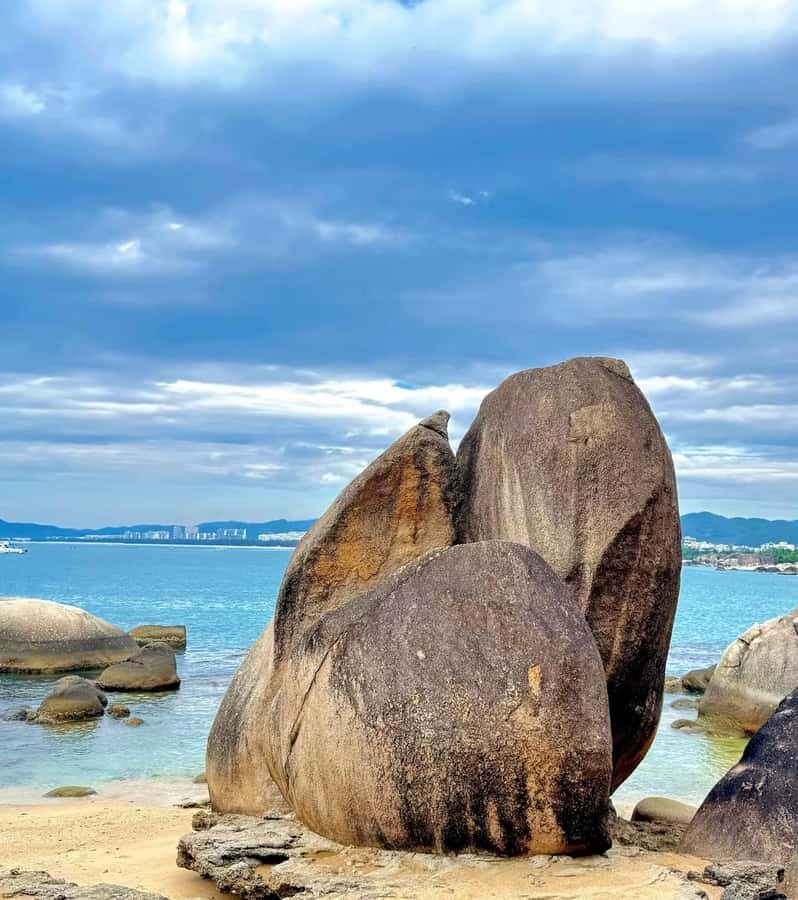 3-Hour Sanya Coastal & Tianya Town Tour - Exploring Tianya Town: Culture, Shopping, and Snacks