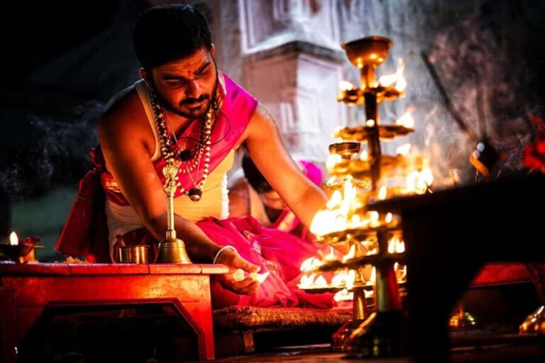 3-Hour Varanasi Tour: Ganga Aarti, Boat Ride & Manikarnika - The Itinerary in Detail
