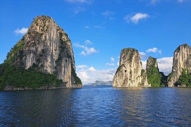4-Hour Private Cruise Through the Spectacular Ha Long Bay - An In-Depth Review of the 4-Hour Ha Long Bay Private Cruise