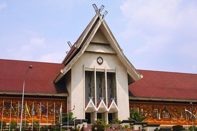 7 Wonders of Kuala Lumpur Private Tour with Twin Towers Ticket - Practical Details and What to Expect