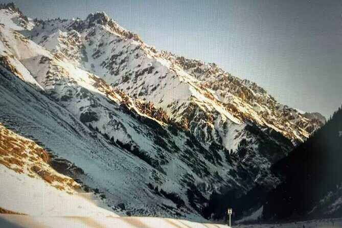 8-Day Tour of Ili, Xinjiang - Day 3: Zhaosu County and Yuhu Lake – Frozen Bubbles and Solitude