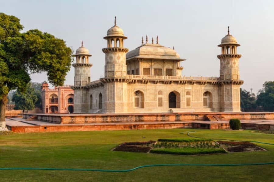 Agra: Baby Taj and Mehtab Bagh Sunset Viewpoint Tour