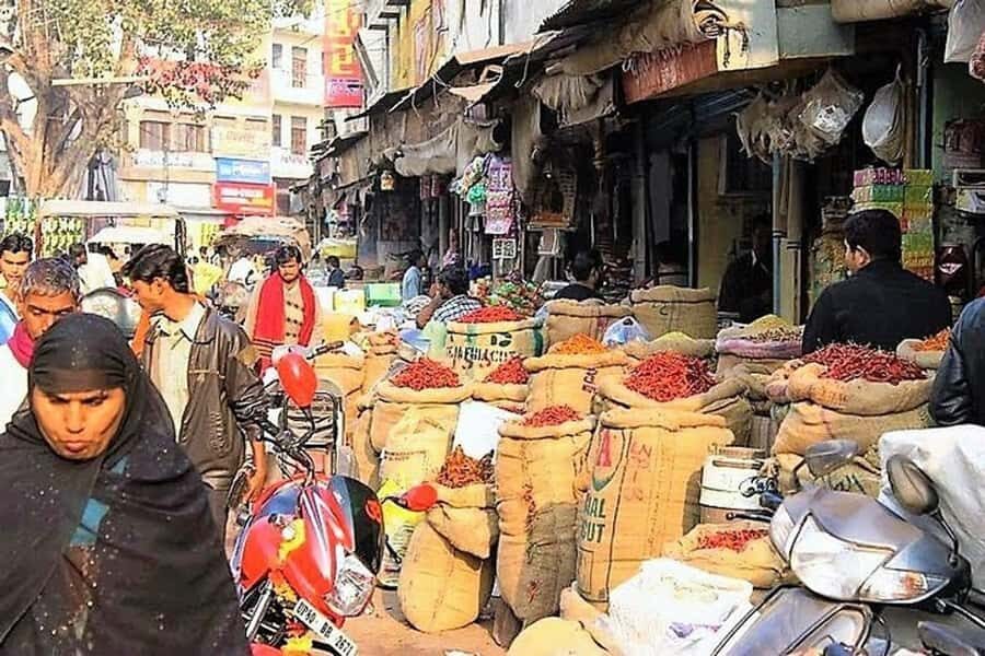 Agra: Street Food, Spice Bazaars Walking Tour & Tuk-tuk Ride - Exploring Agras Food Streets