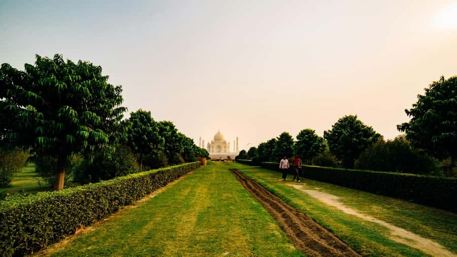 Agra : Sunset Taj Mahal Tour with Skip-the-Line Entry - What Makes This Tour Stand Out