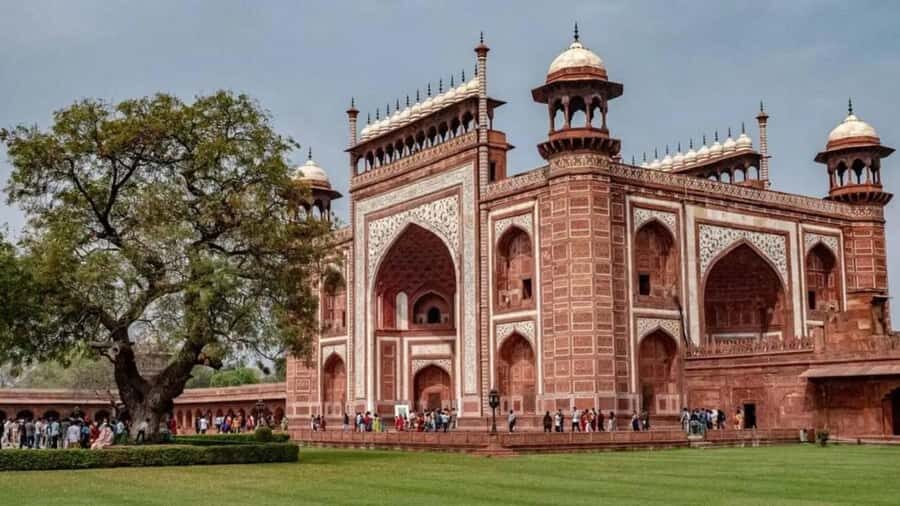 Agra: Taj Mahal Skip-the-Line Tour with Photographer & Guide - What’s Included & Practical Considerations