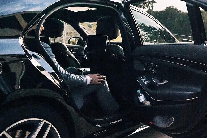 Airport Transfer: Singapore to SIN Airport by Business Car - What to Expect from the Experience