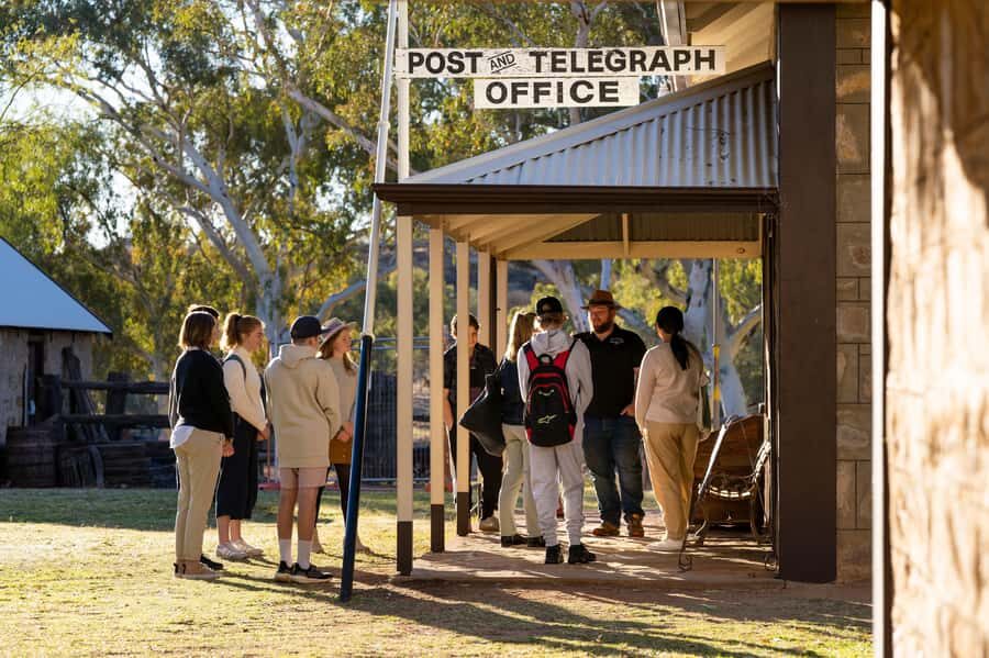 Alice Springs: 1 Day Alice Explorer Tour - Transportation, Group Size, and Comfort
