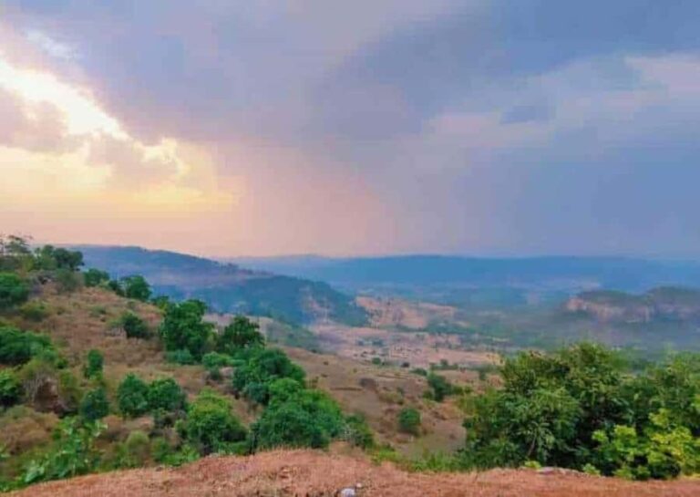 Ambikapur Same-Day Tour: Temples, Caves & Tribal Trails - Ancient Caves and Prehistoric Art: Jogimara & Sita Bengra