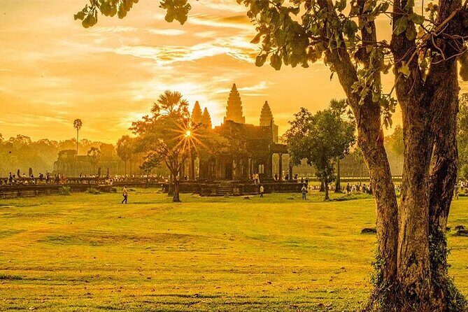 Angkor Wat Sunrise, Ta Promh, Banteay Srei, Bayon - Transportation and Guides: What to Expect