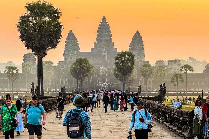 Angkor Wat Tour German 1 Day with Tuk Tuk - The Iconic Bayon and Elephant Terrace