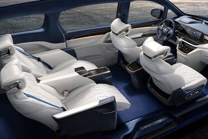 Arrival by Private MiniVan from Pudong Airport PVG to Shanghai - The vehicle and the experience