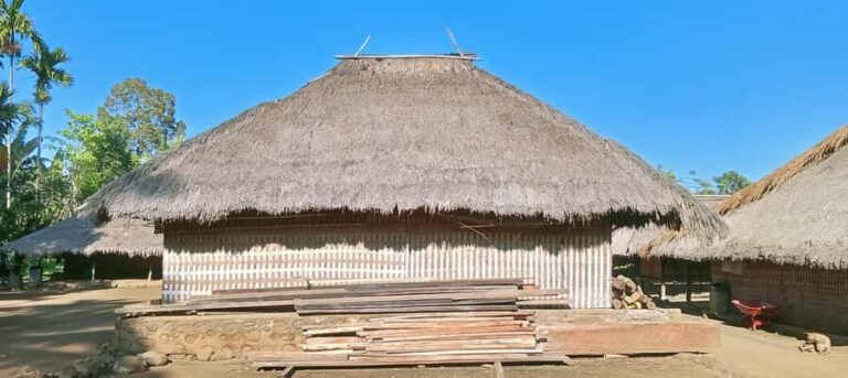 Authentic Lombok: Nature, Tradition & Historic Heritage - Visiting Bale Adat Senaru: A Glimpse into Sasak Life