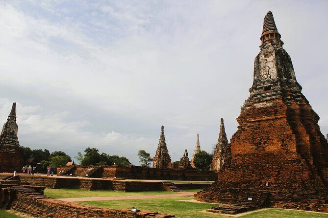 Ayutthaya Sunset Boat Ride & Famous Attractions Tour - Bangkok - Stopping at Wat Yai Chaya Mongkol
