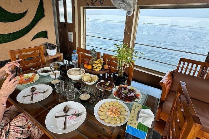 Backwaters Bliss: Cochin to Alleppey Escape - Practical Considerations