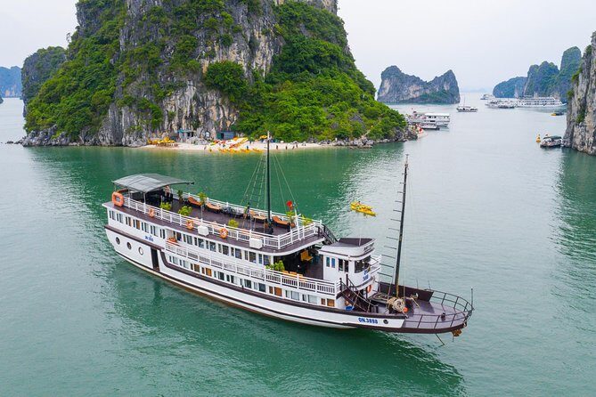 Bai Tu Long bay deluxe cruise 2D/1N: Kayaking, swimmig, Full Meals & best prices - Authenticity and Reviewer Insights