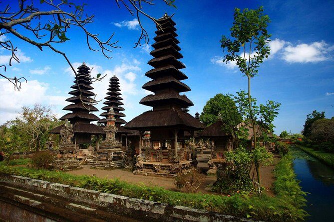 Bali Half-Day TANAH LOT SUNSET, Taman Ayun Temple with Dinner - FAQs