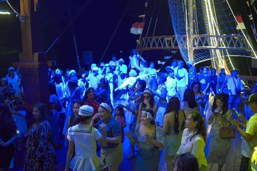 Bali: Phinisi Sunset Dinner Cruise with Entertainment - The Drawbacks and Considerations
