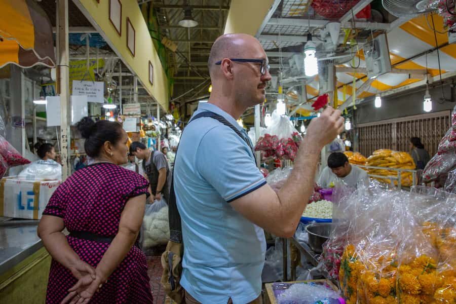 Bangkok: Markets, Temples and Food Night Tour by Tuk Tuk - Why This Tour Works