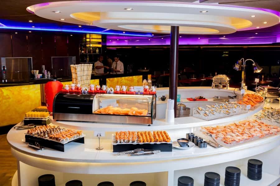 Bangkok: Opulence Luxury Buffet Dinner Cruise with Live Band - Setting Sail on the Chao Phraya River
