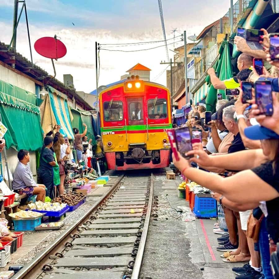 Bangkok: Private Floating Market & Maeklong Railway Market - An In-Depth Look at the Tour Experience