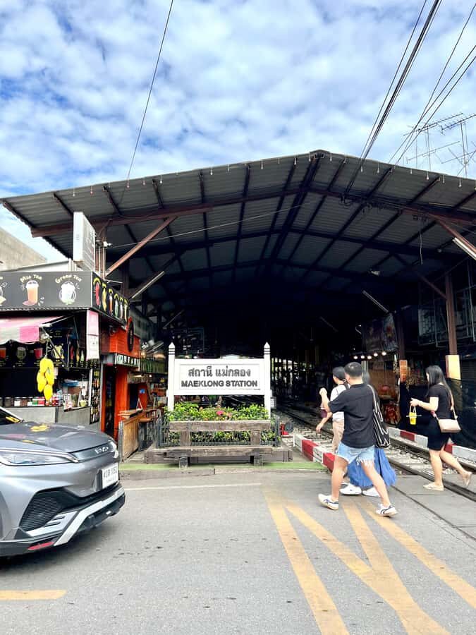 Bangkok: Private Railway & Floating Market with Paddle Boat - Authentic Insights from Reviewers