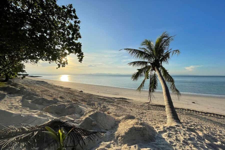 Bangkok: Rayong Islands Snorkeling Day Trip by Speedboat - Setting the Scene: What to Expect on the Rayong Islands Snorkeling Tour