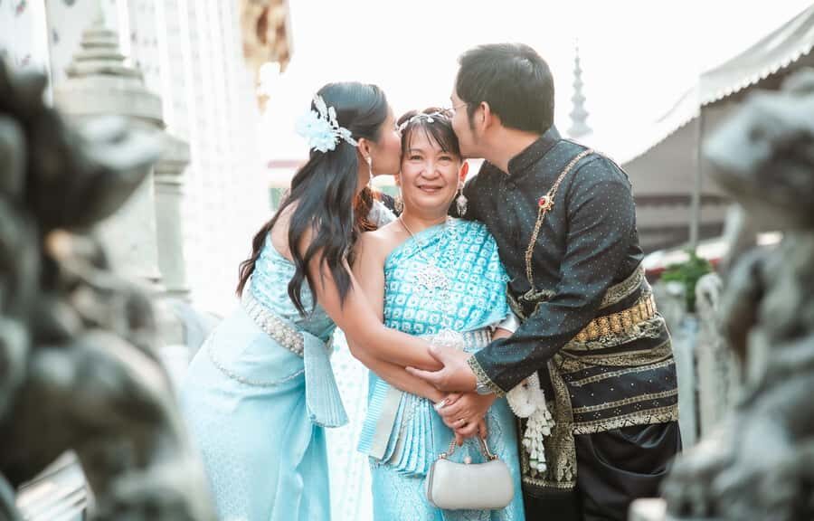 Bangkok: Thai Costume Photoshoot at Wat Arun - The Itinerary and What to Expect