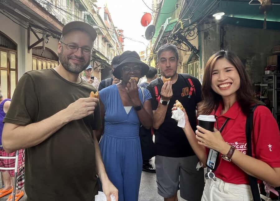 Bangkoks Old Town Tour: Talat Noi & Chinatown by Tuk Tuk - A Scenic Riverside Lunch with Stunning Views