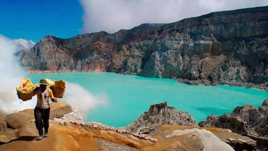 Banyuwangi: Kawah Ijen Blue Fire & Sunrise Tour - The Experience on the Ground