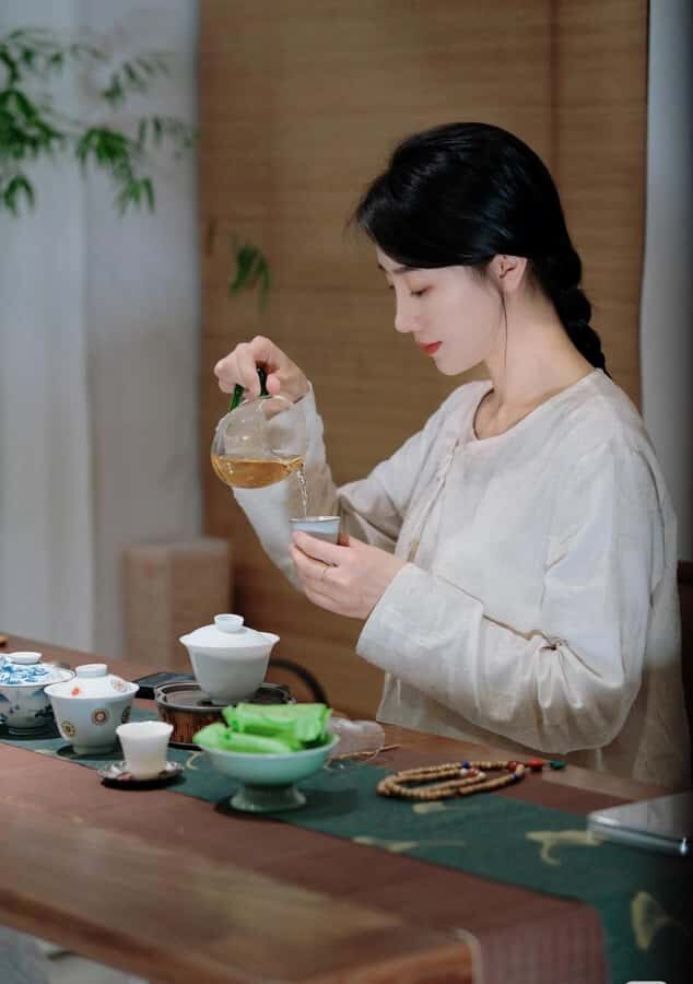 Beijing: Private Art Soirée with Painting & Jewelry - The Experience: Step-by-Step Breakdown