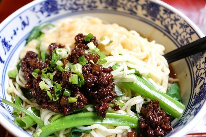 Beijing Private Food Walking Tour in Houhai Lake and Nanluoguxiang Hutong - Authentic Experiences and Hidden Gems