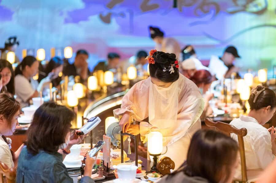 Beijing: Royal Cultural Dinner Show  YanWaiYan - The Experience: What to Expect from Start to Finish