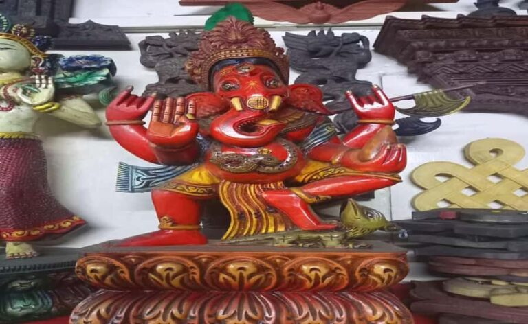 Bhaktapur: Wood Carving Workshop & Lunch Tour - Practical Details and What to Expect