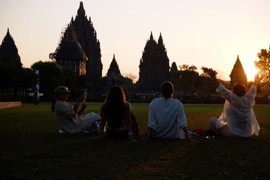 Borobudur Climb Up And Prambanan All Inclusive Private Tour - Who Would Love This Tour?