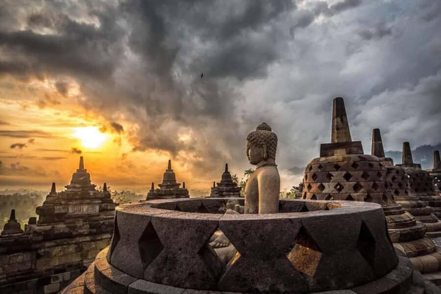 Borobudur Climb-Up & Prambanan Journey with Licensed Guide - Detailed Breakdown of the Itinerary