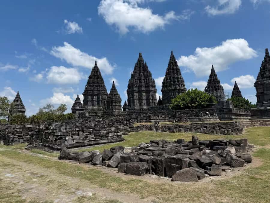 Borobudur Climbup Guarantee and Prambanan Tour all include - The Itinerary Breakdown