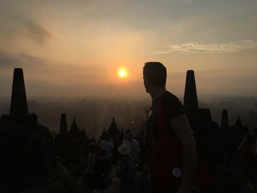 Borobudur Sunrise Guided Tour With Transfer and Breakfast - The Experience in Depth